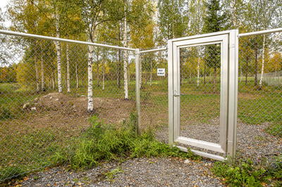 Verkkotaeytteinen_kaeyntiportti_h_2000-1
